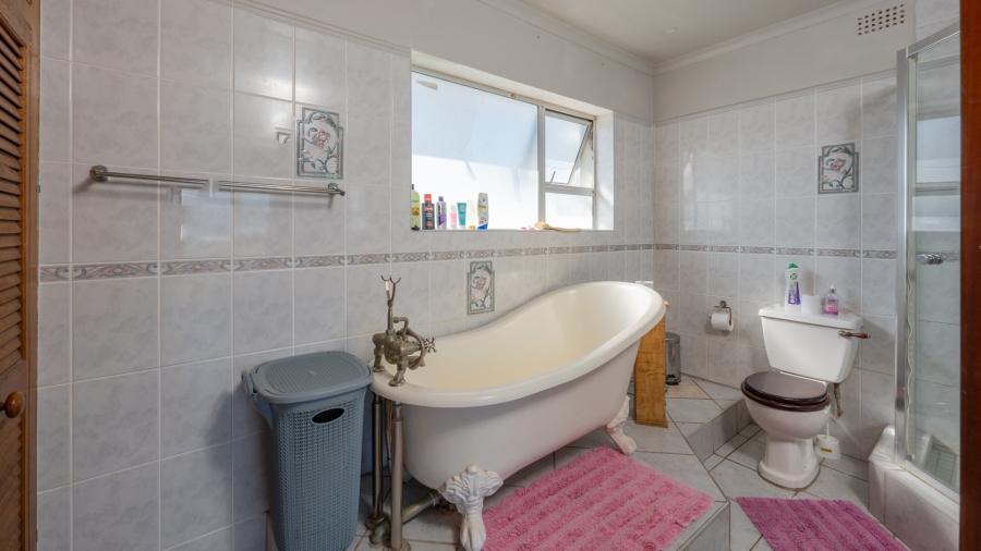 7 Bedroom Property for Sale in Struisbaai Western Cape